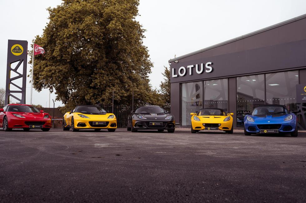 LOTUS Emira Photo at-f6d93ad867af40e09946f9325d86f2c1.jpg
