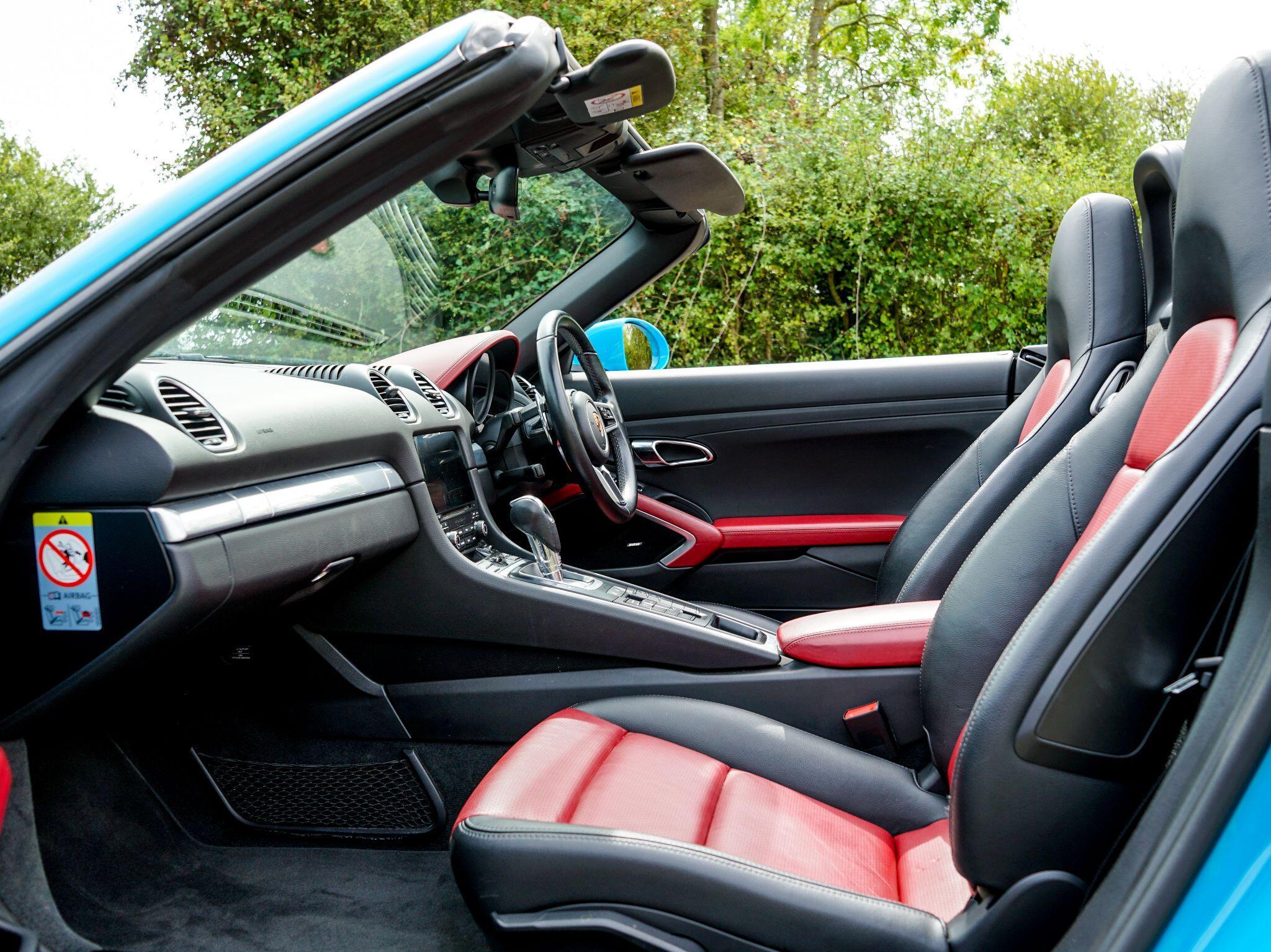 Porsche 718 Boxster 2.5T S Convertible 2dr Petrol PDK Euro 6 (s/s) (350 ps) — photo 3
