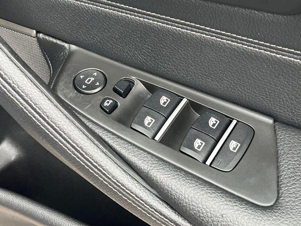 BMW 5 Series Photo at-f71e40abb3b74b528034b349050e9c2a.jpg