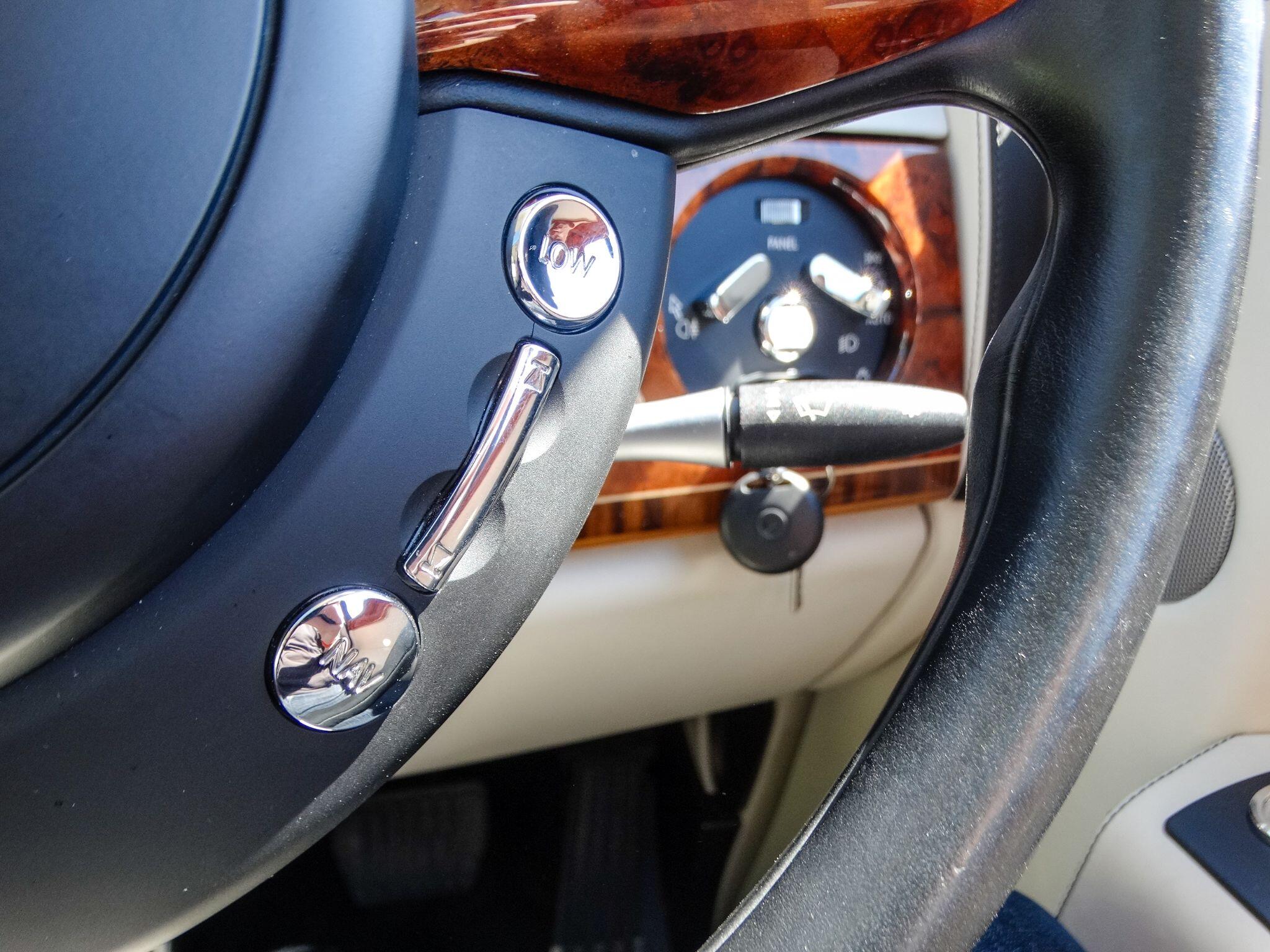 Rolls-Royce Phantom 6.7 V12 Saloon 4dr Petrol Auto Euro 5 (453 bhp) — photo 37