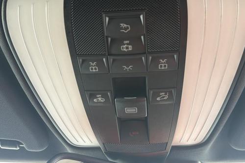 Mercedes-Benz E-CLASS Photo at-f75770be01494f6a99ed3a6d70d4beb4.jpg