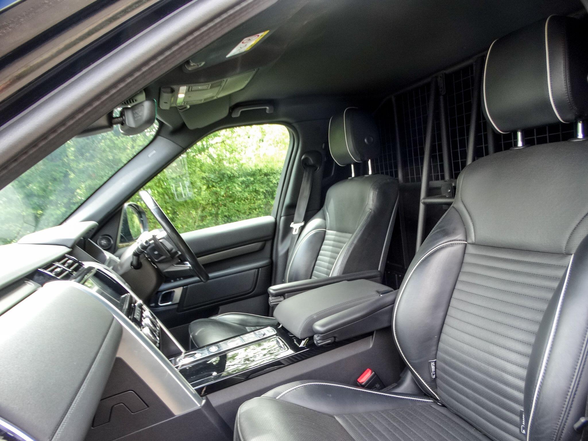 Land Rover Discovery 3.0 SD V6 HSE Auto 4WD Euro 6 (s/s) 5dr — photo 13