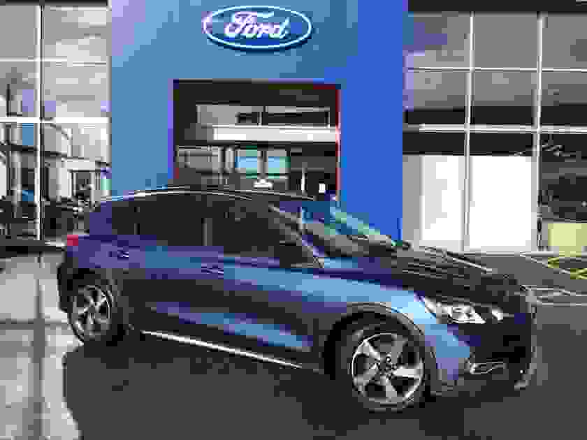 Ford Focus Photo at-f76ed826222049caa8d65544af72eeed.jpg