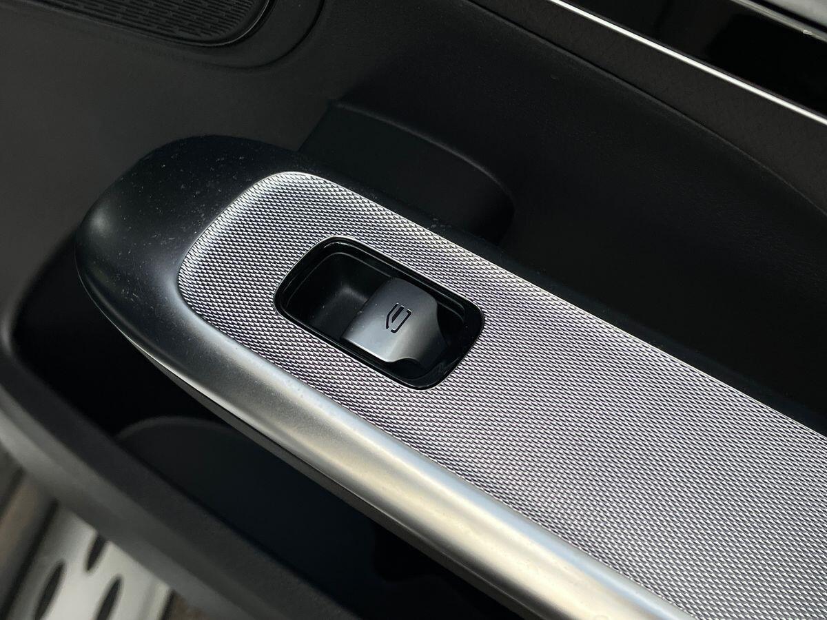 Mercedes-Benz GLC Photo at-f77c590185ad4951a48b73901682018c.jpg