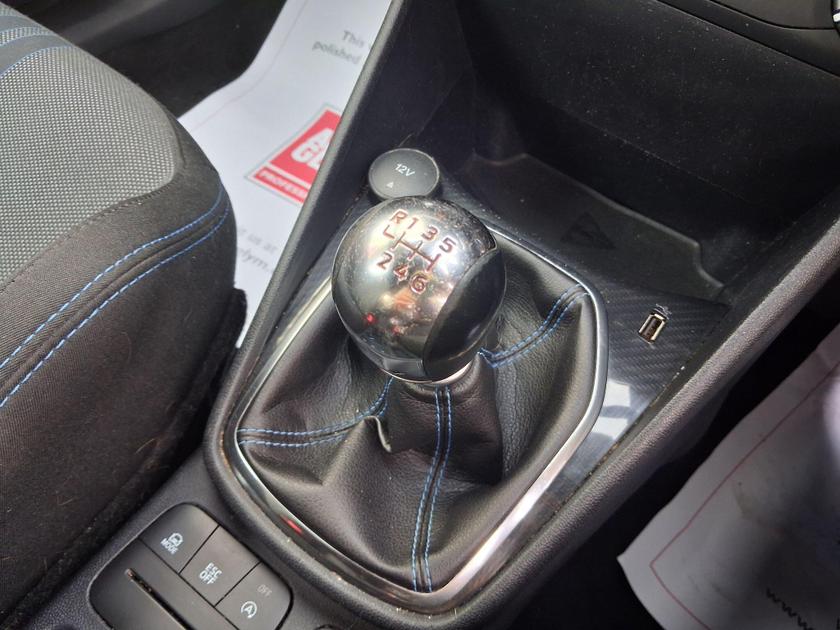 Ford Fiesta Photo at-f7f69272f4b14d77ba8f66819fff7888.jpg