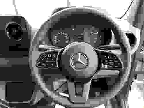 Mercedes-Benz Sprinter Photo at-f80250f3eb714ed1829fca959aa8d5a4.jpg
