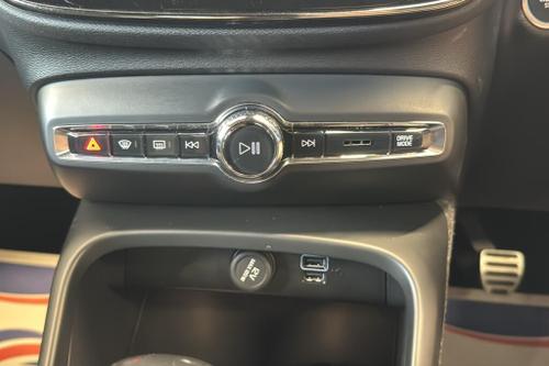 Volvo XC40 Photo at-f849e47f233b42aaab78856f9cd1b67e.jpg