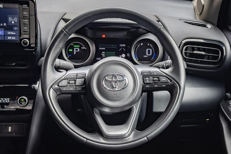 Used Toyota Yaris Cross WN73OMU 26