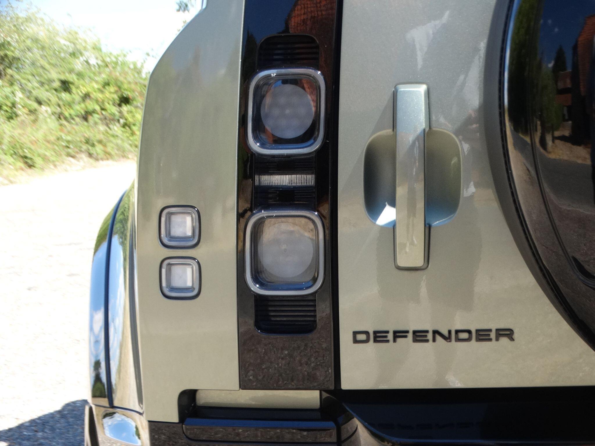 Land Rover Defender 110 5.0 P425 V8 X Auto 4WD Euro 6 (s/s) 5dr — photo 13