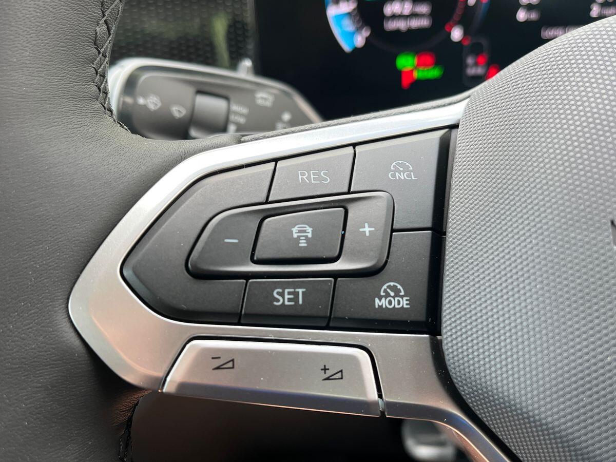 Volkswagen Tiguan Photo at-f88107cb83e0430c8ed0d2e6213561b8.jpg