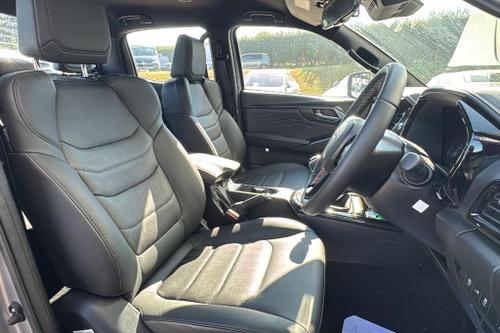 Isuzu D-MAX Photo at-f89e1f91c3024d5a812767769a141ae6.jpg