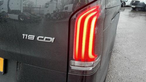 Mercedes-Benz Vito Photo at-f8ab42e6d65e461ca2412bd0c64960f1.jpg