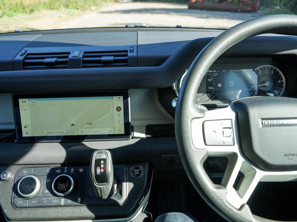 Used Land Rover Defender 90 AV23YSC 8
