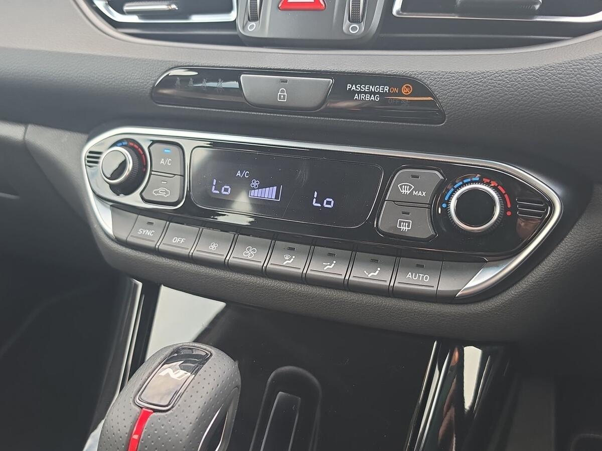 Hyundai i30 Photo at-f8e49ac47d0245de928b30a08f41f1df.jpg
