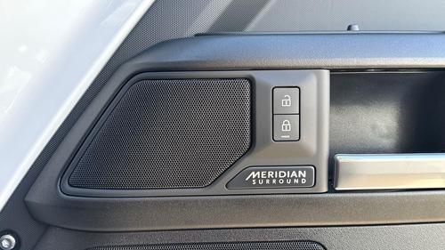 Land Rover Defender Photo at-f904e1aeac9147de990801f711d0aa85.jpg
