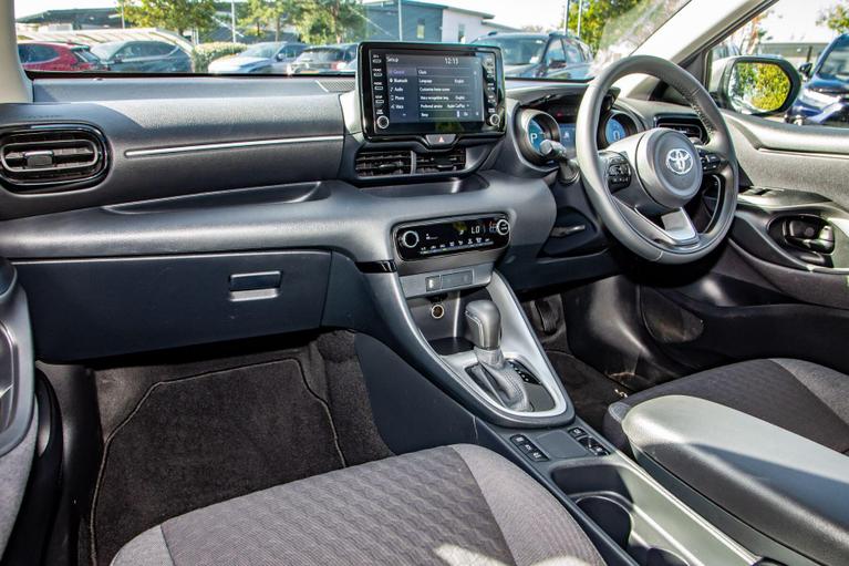 Used Toyota Yaris RE73SVD 6