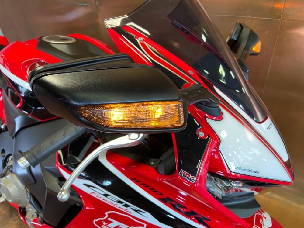 Honda CBR1000RR Fireblade Photo at-f931950c40b34f9294ff60d714660ada.jpg
