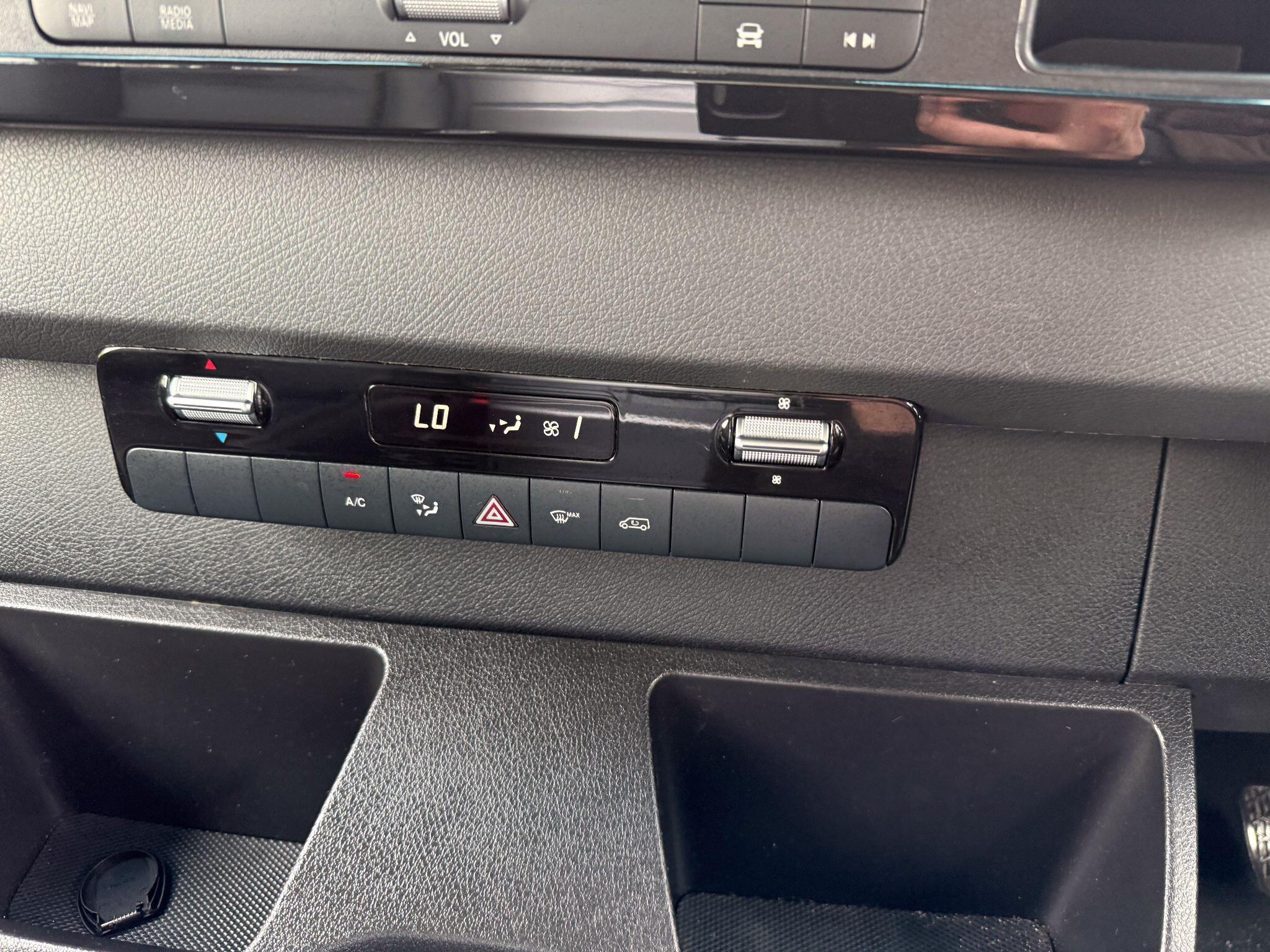 Mercedes-Benz Sprinter 2.1 516 CDI Chassis Cab 2dr Diesel G-Tronic+ RWD L2 Euro 6 (163 ps) — photo 19