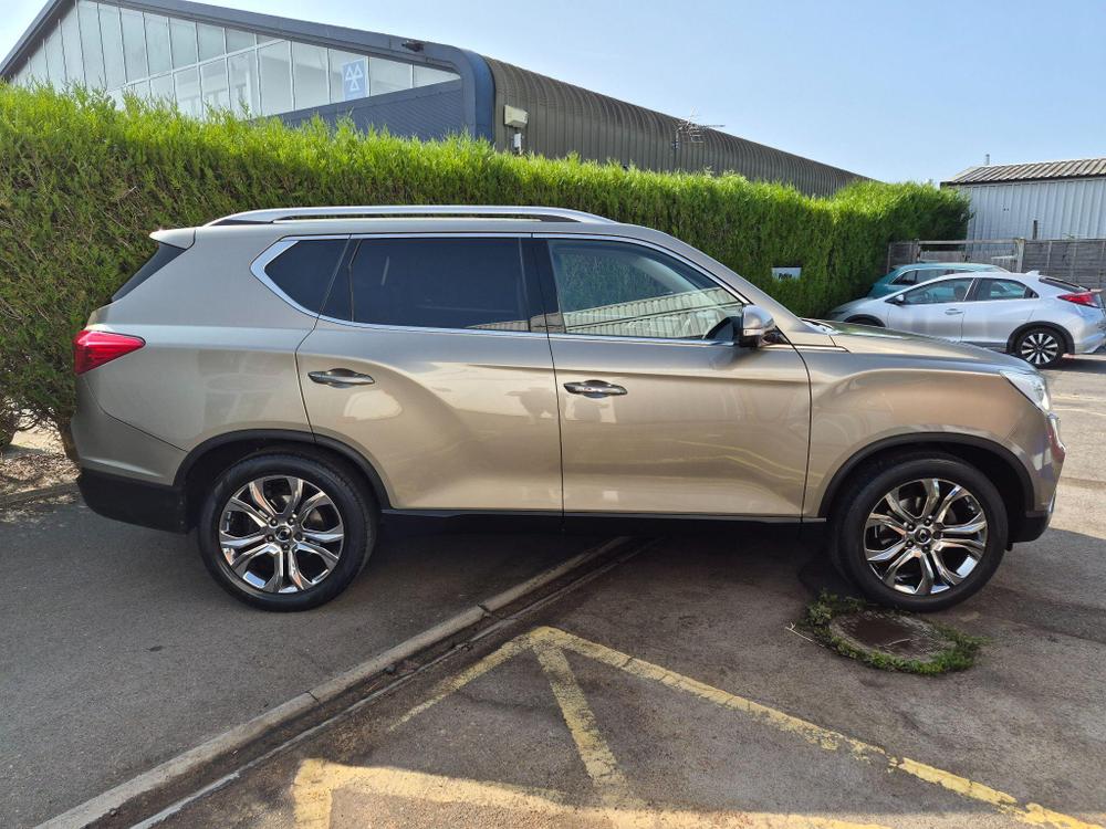 SsangYong Rexton Photo at-f941759cdec348eeb8fa80098355a030.jpg