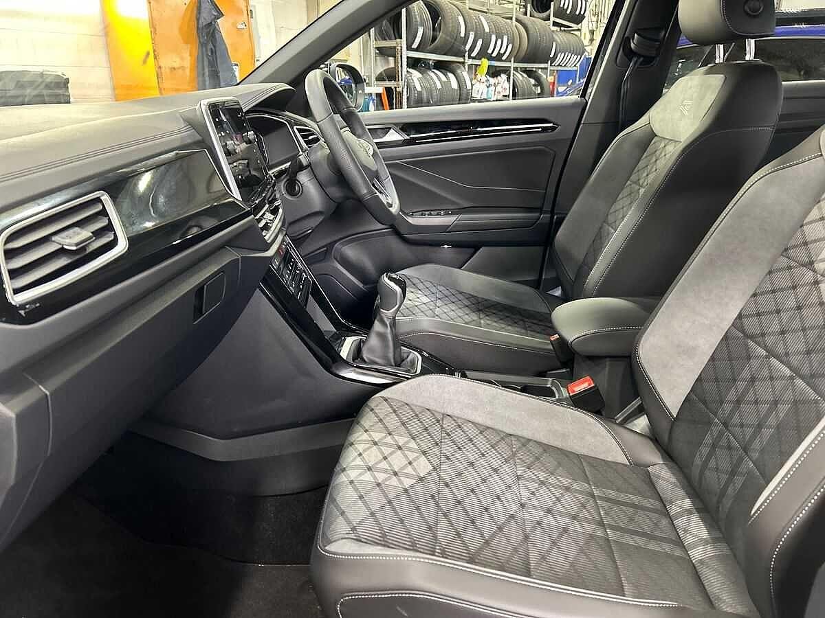 Volkswagen T-Roc Photo at-f98155acc58e4af5a19ba56757b129c5.jpg