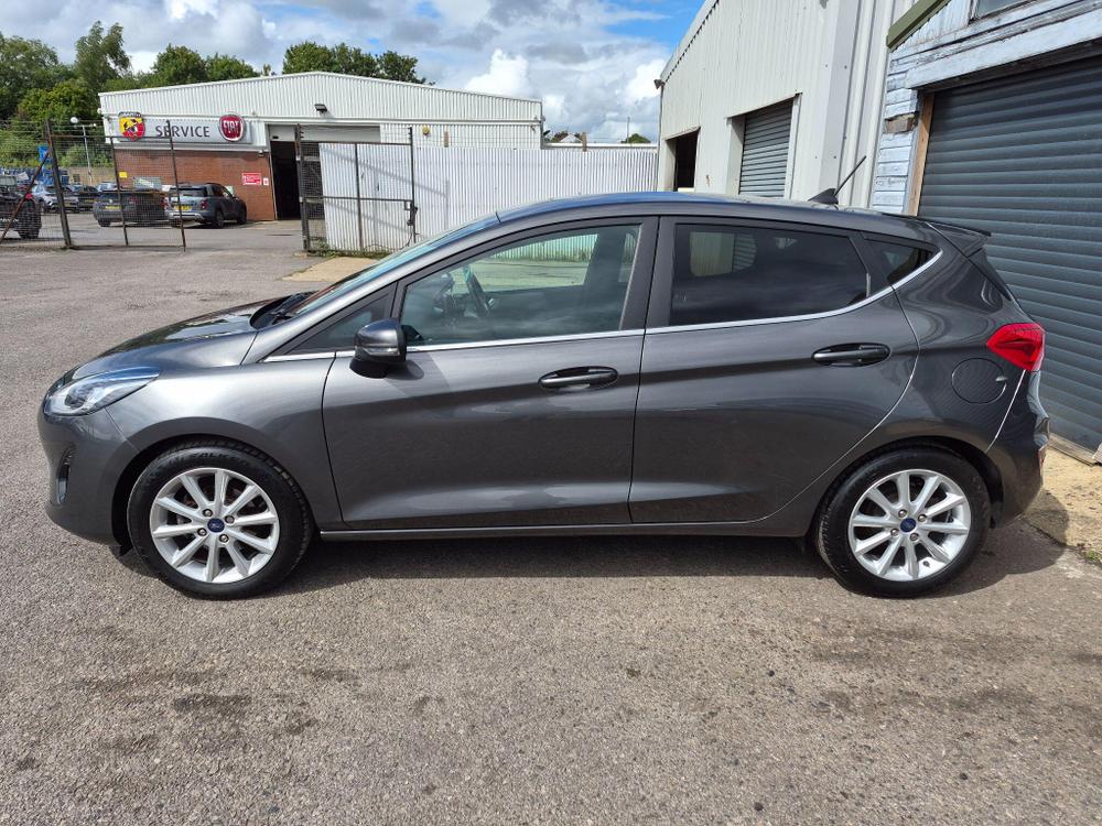 Ford Fiesta Photo at-f9b782e95e1242179e9d4aa242a54762.jpg