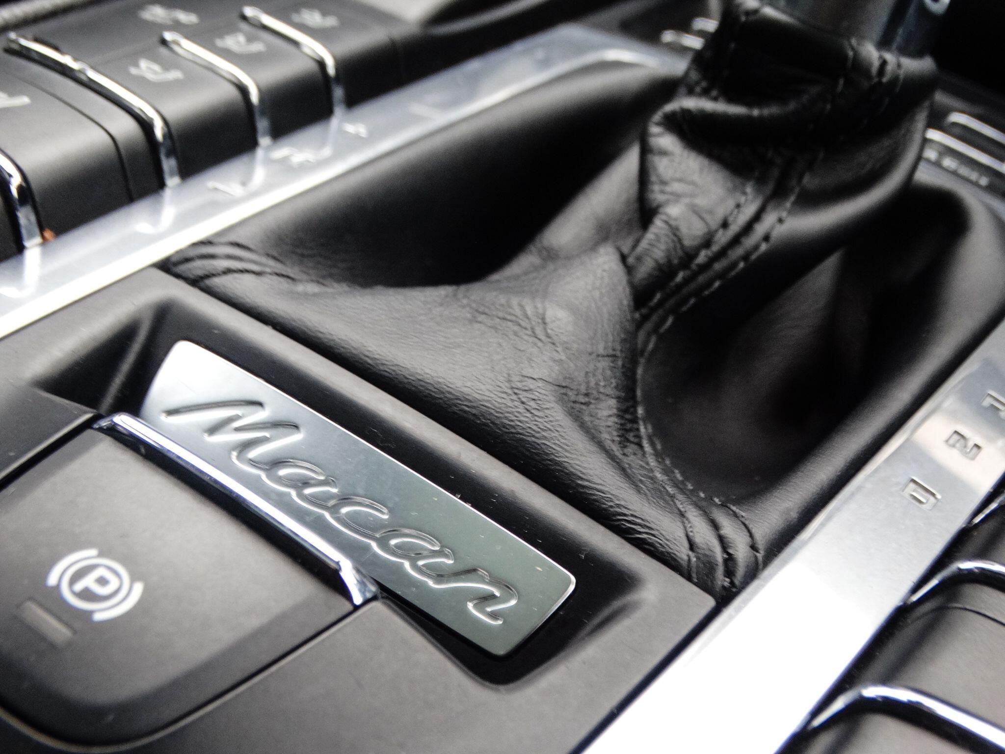 Porsche Macan 3.0 TD V6 S SUV 5dr Diesel PDK 4WD Euro 6 (s/s) (258 ps) — photo 26