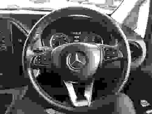 Mercedes-Benz Vito Photo at-fa02e22cb3434b9d9c24baf84d10178f.jpg