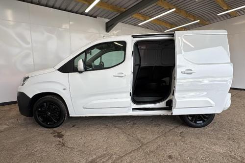 Citroen BERLINGO Photo at-fa070160a71549cc9c01a879913d594a.jpg