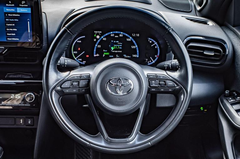 Used Toyota Yaris Cross WH22BZO 13