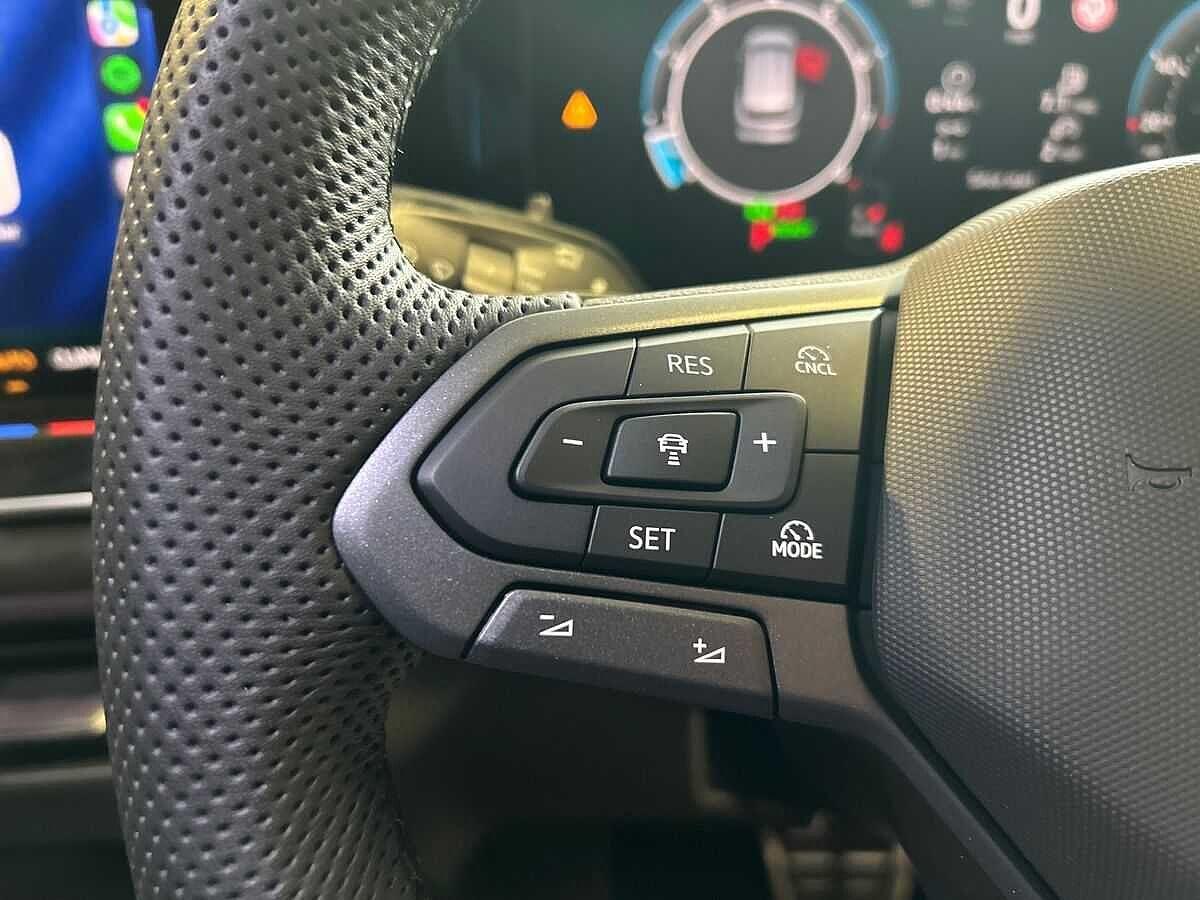 Volkswagen Tiguan Photo at-faaf55e2b339488db686b28e4c2bb997.jpg