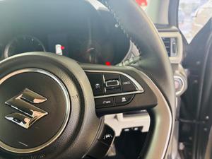 Suzuki Swift Photo 32