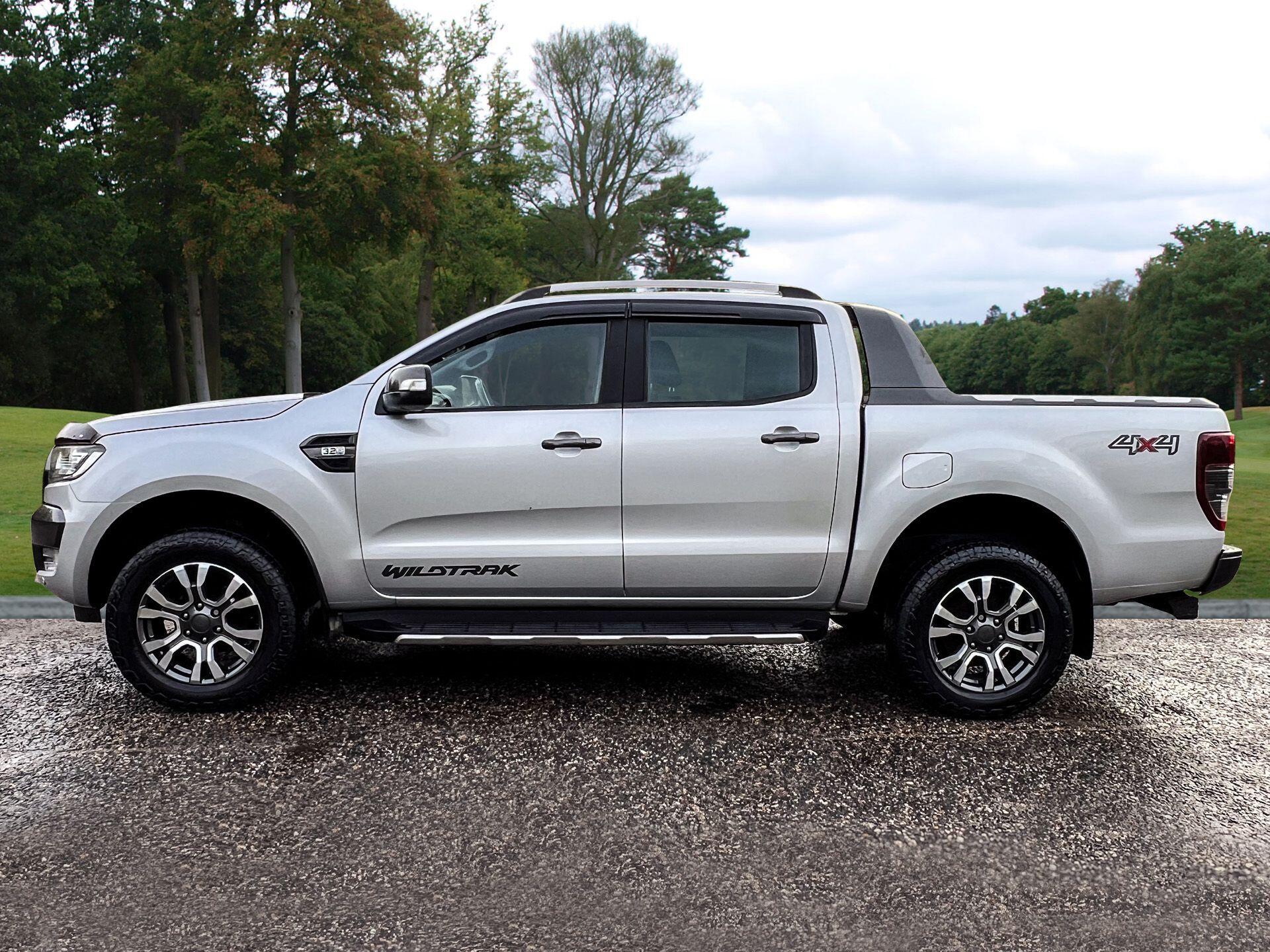 Ford Ranger 3.2 TDCi Wildtrak Auto 4WD Euro 5 4dr — photo 2