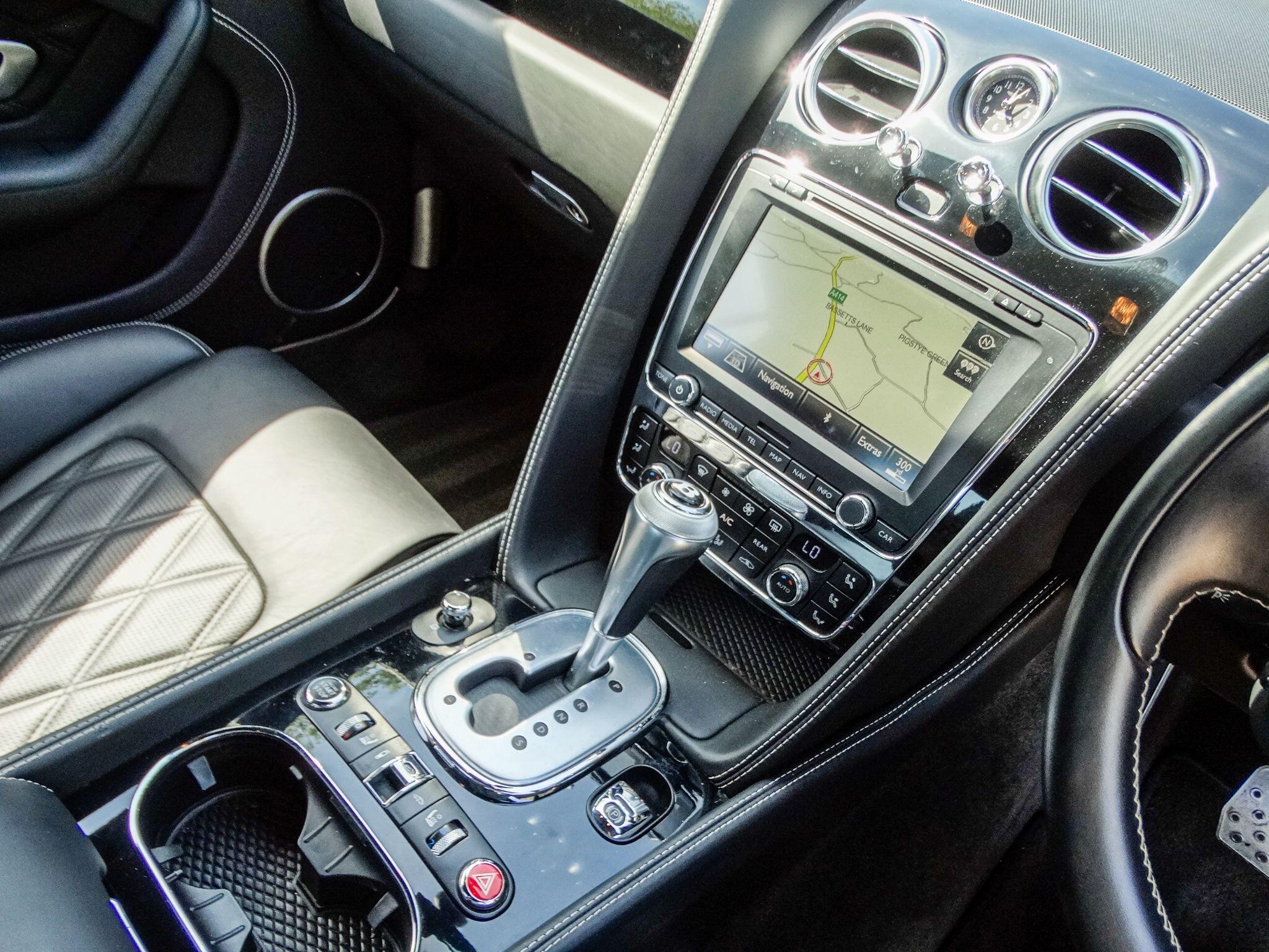 Bentley Continental 4.0 V8 GTC Convertible 2dr Petrol Auto 4WD Euro 5 (507 ps) — photo 6