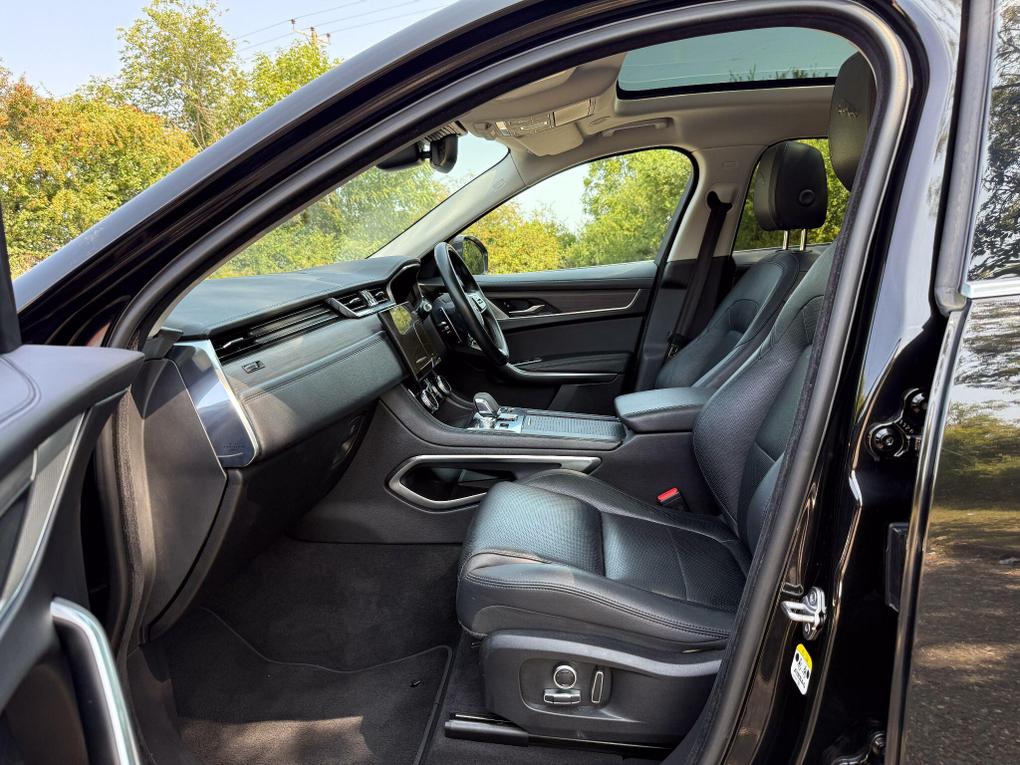 Used Jaguar F-PACE VU21CZX 3