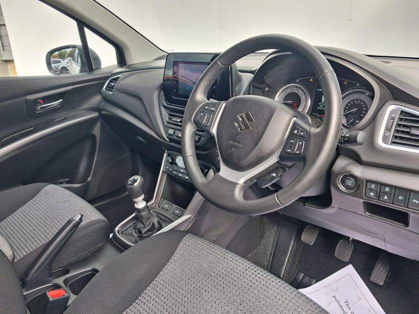 Suzuki S-Cross Photo at-fb215ac7ce234e699cd157c880babbfb.jpg