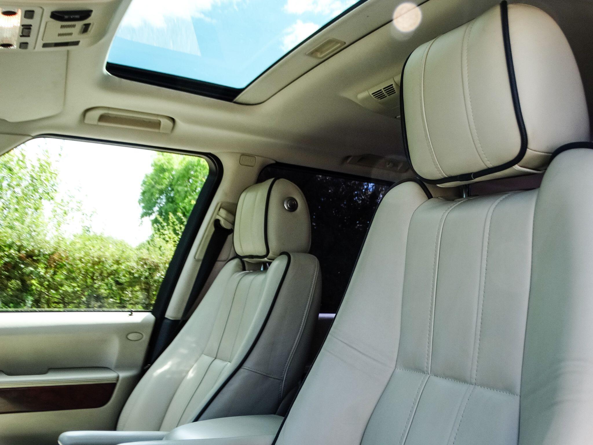 Land Rover Range Rover 4.4 TD V8 Vogue Auto 4WD Euro 5 5dr — photo 11