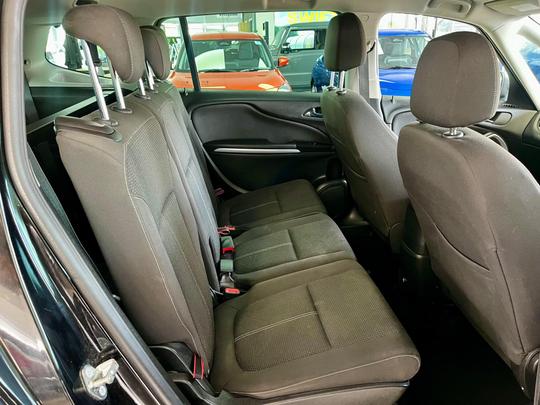 Vauxhall Zafira Tourer Photo at-fb7650662f414e32b26b63ef2f3cad10.jpg