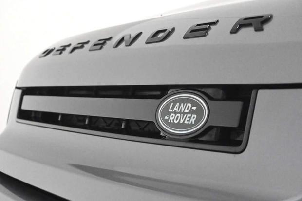 Land Rover Defender 110 Photo at-fb7d5d4d5cdb48b3b0fa2878f1d72cce.jpg