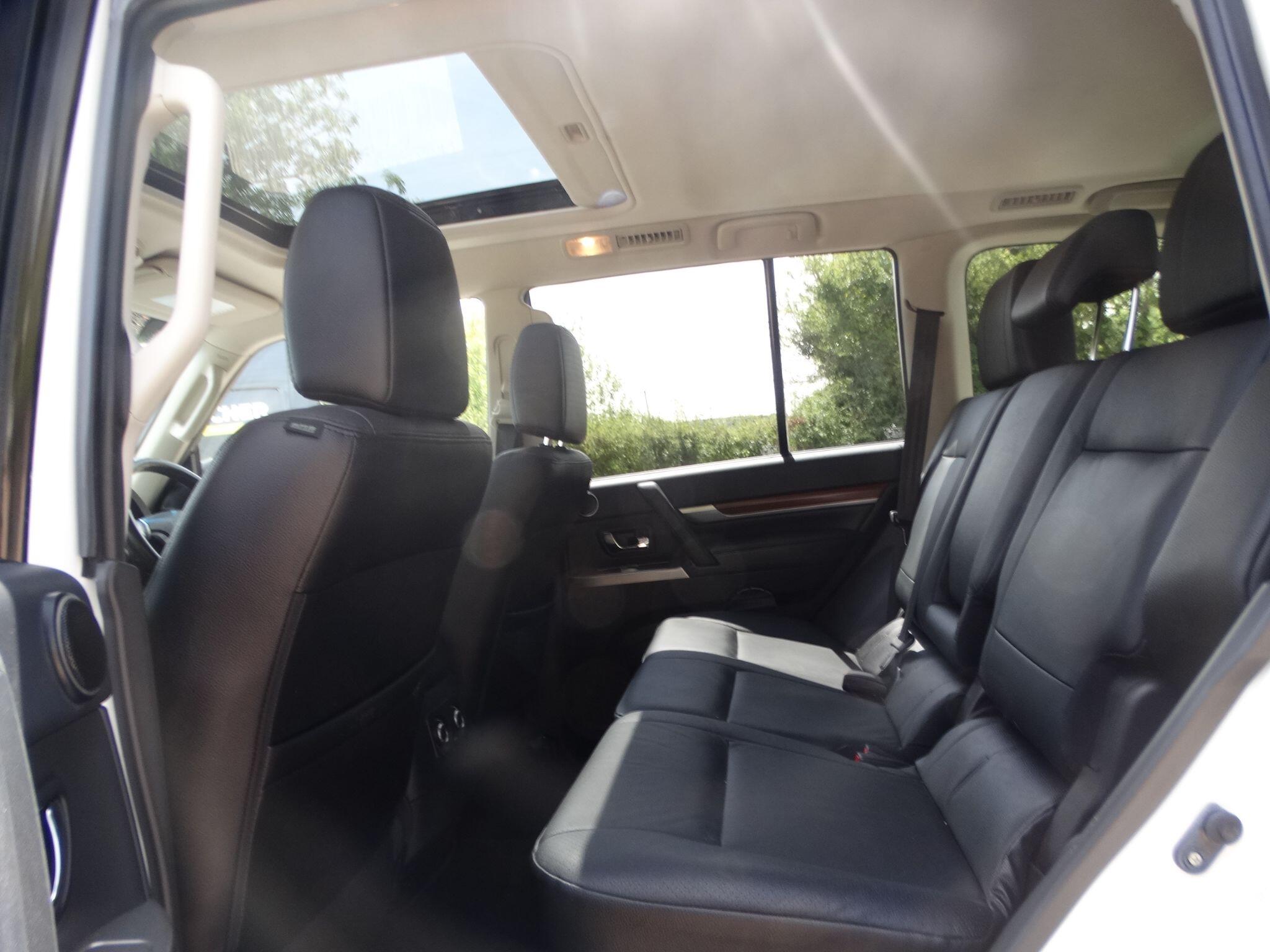 Mitsubishi Shogun 3.2 DI-DC SG3 Auto 4WD Euro 5 5dr LWB — photo 12