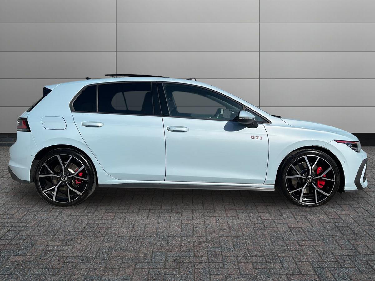 Volkswagen Golf Photo at-fb856032727a478b94d3b142aad74dd6.jpg