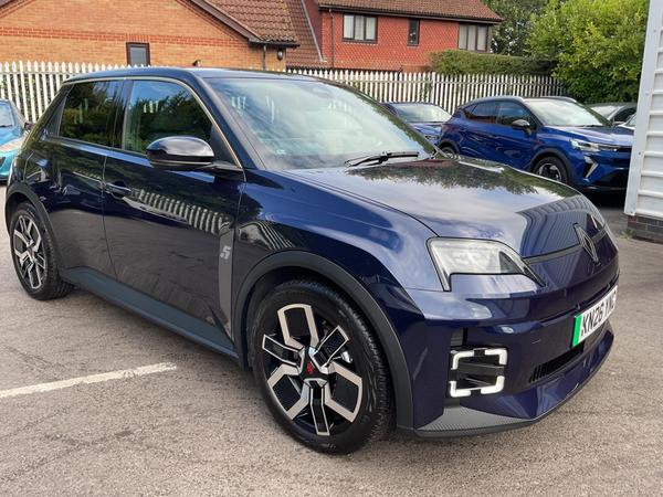 Used 2026 Renault 5 E-Tech comfort range 52kWh techno+ Auto 5dr Blue at Martins Group