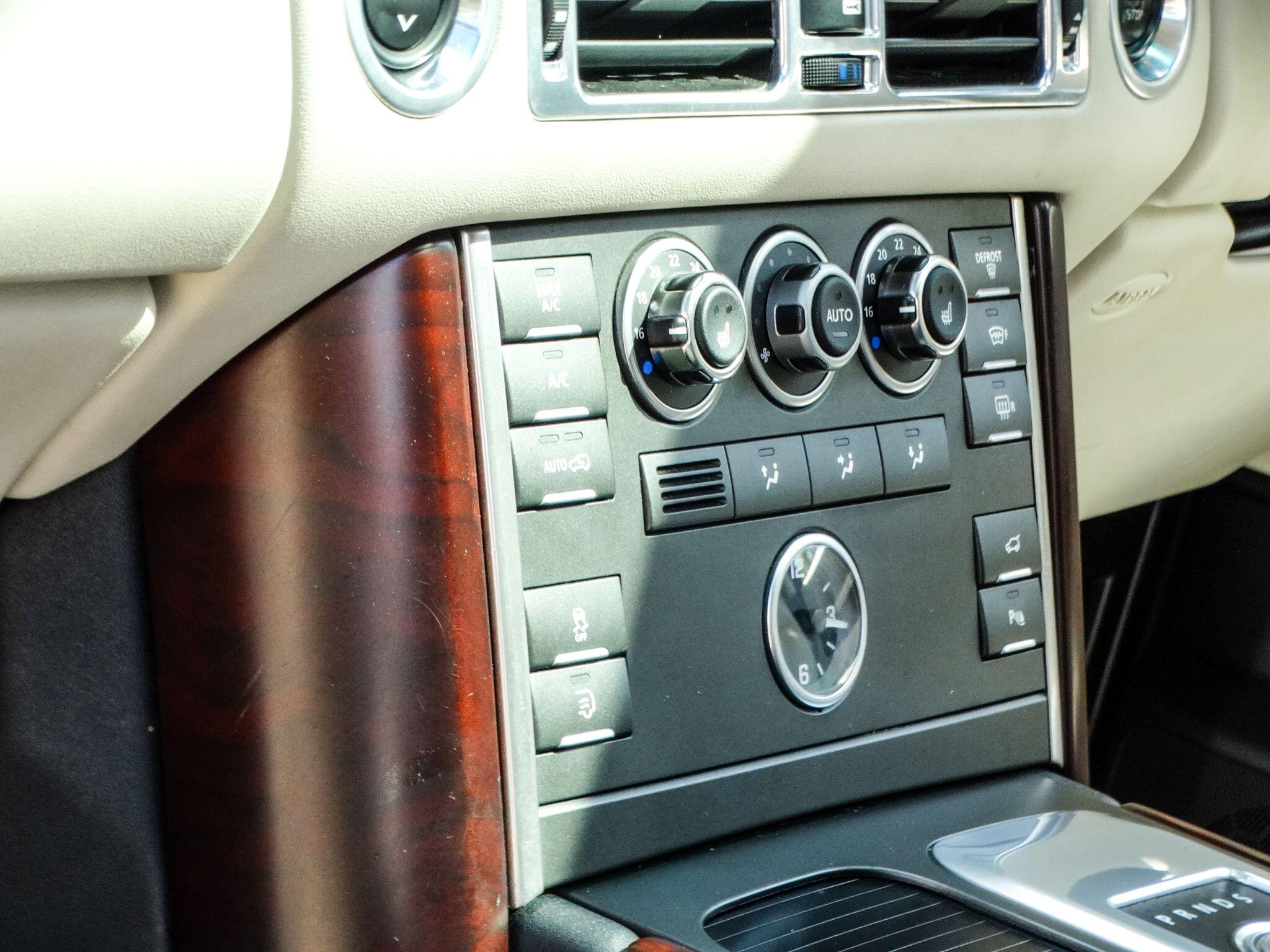 Land Rover Range Rover 4.4 TD V8 Vogue Auto 4WD Euro 5 5dr — photo 17
