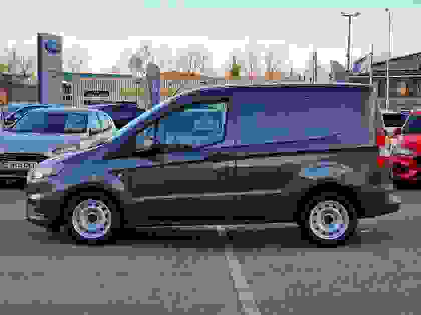 Ford Transit Courier Photo at-fc02aaa35e24431aa89004459e86c95d.jpg