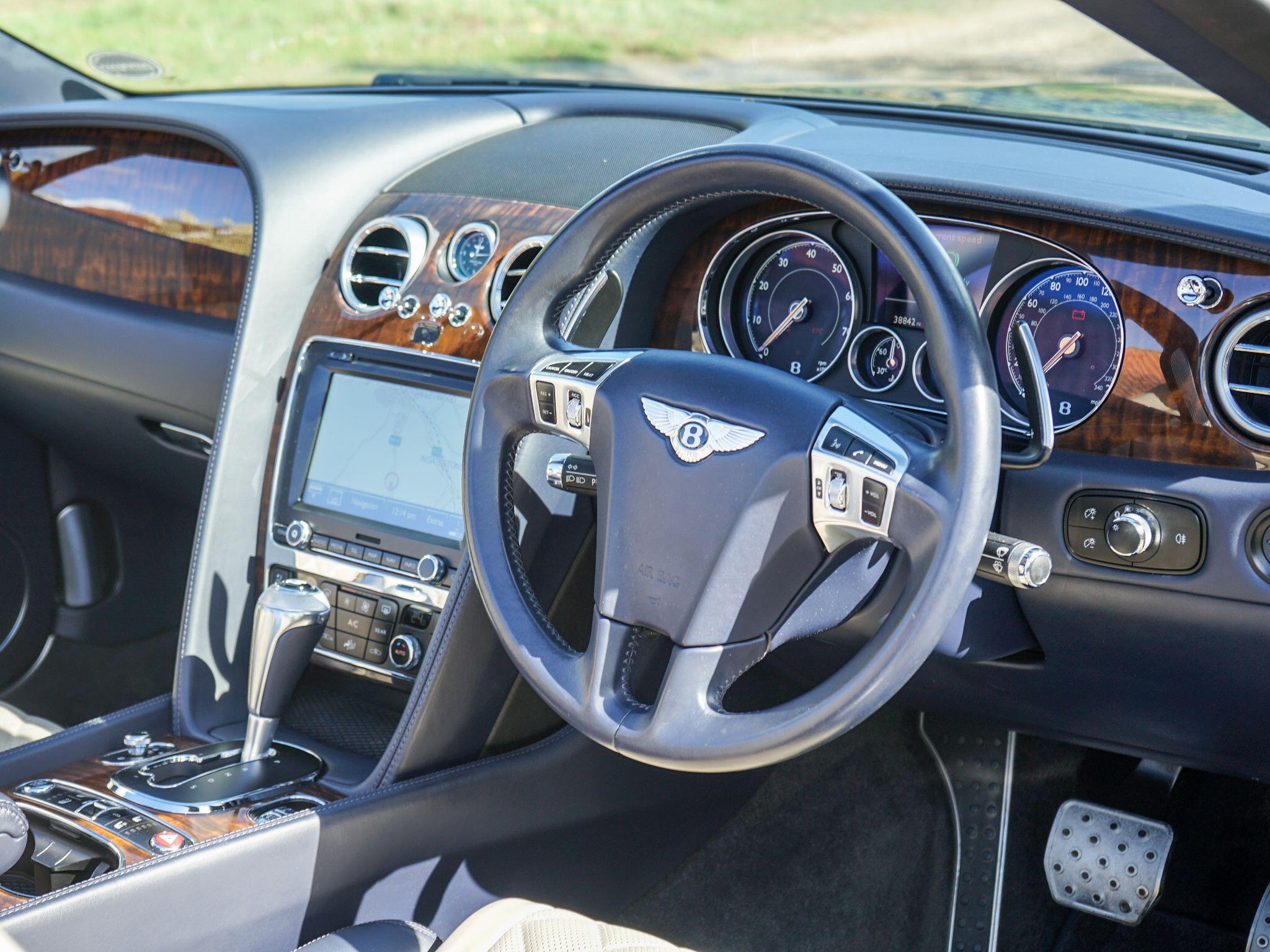 Bentley Continental 4.0 V8 GTC Convertible 2dr Petrol Auto 4WD Euro 6 (507 ps) — photo 24