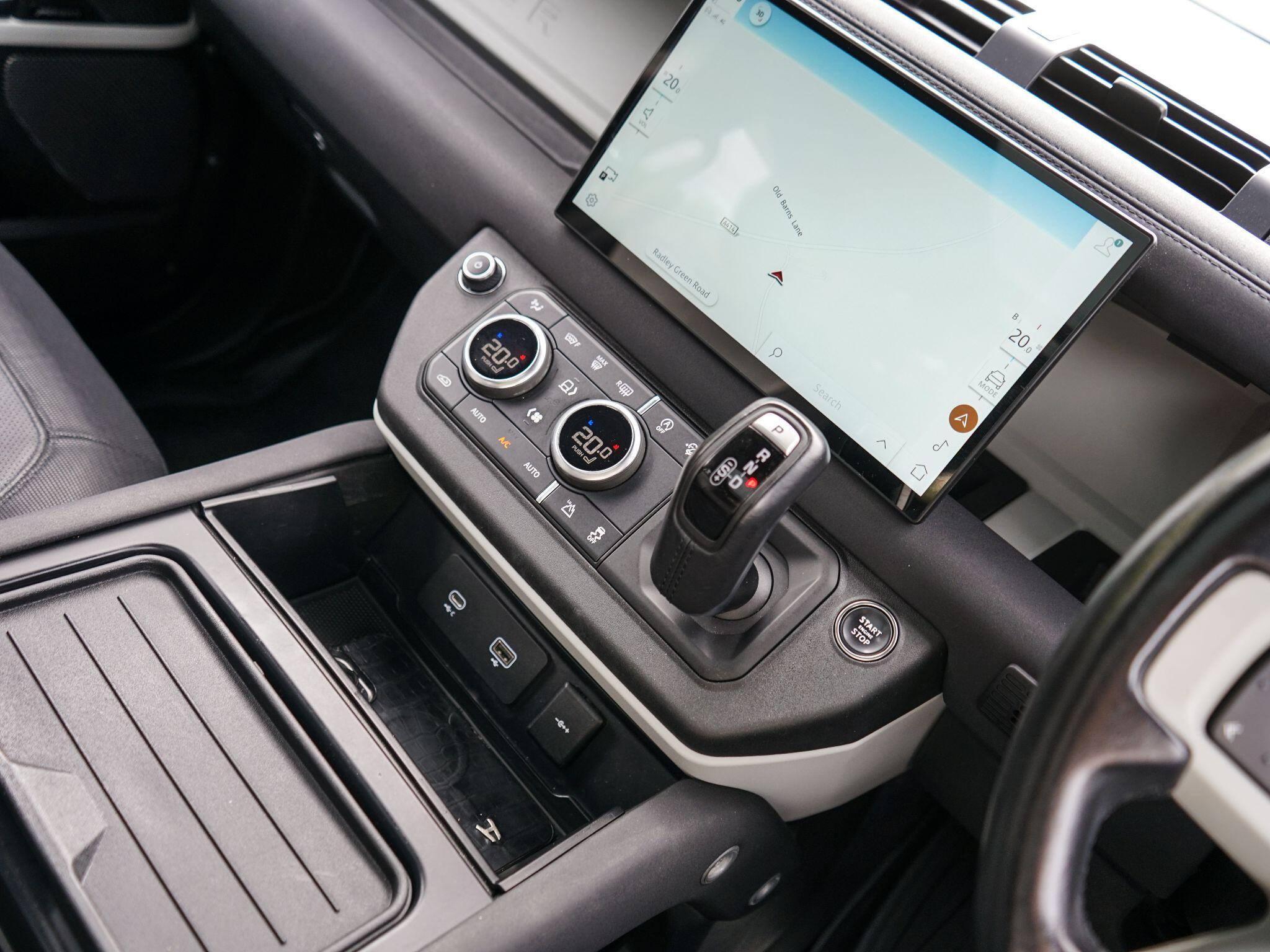 Land Rover Defender 110 3.0 D300 MHEV X-Dynamic SE SUV 5dr Diesel Auto 4WD Euro 6 (s/s) (300 ps) — photo 6