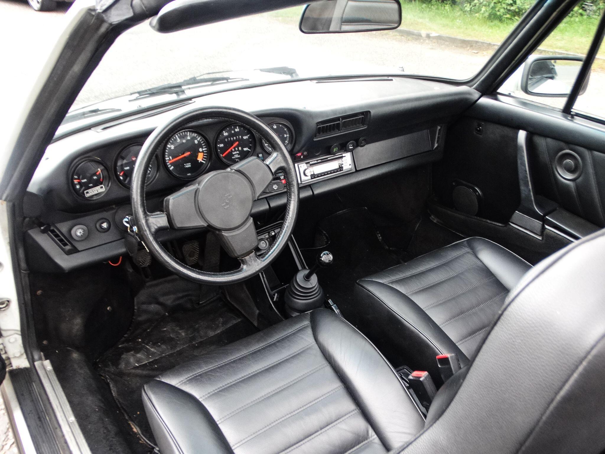 Porsche 911 3.6 993 Carrera 4 Cabriolet 2dr Petrol Manual AWD (272 bhp) — photo 13