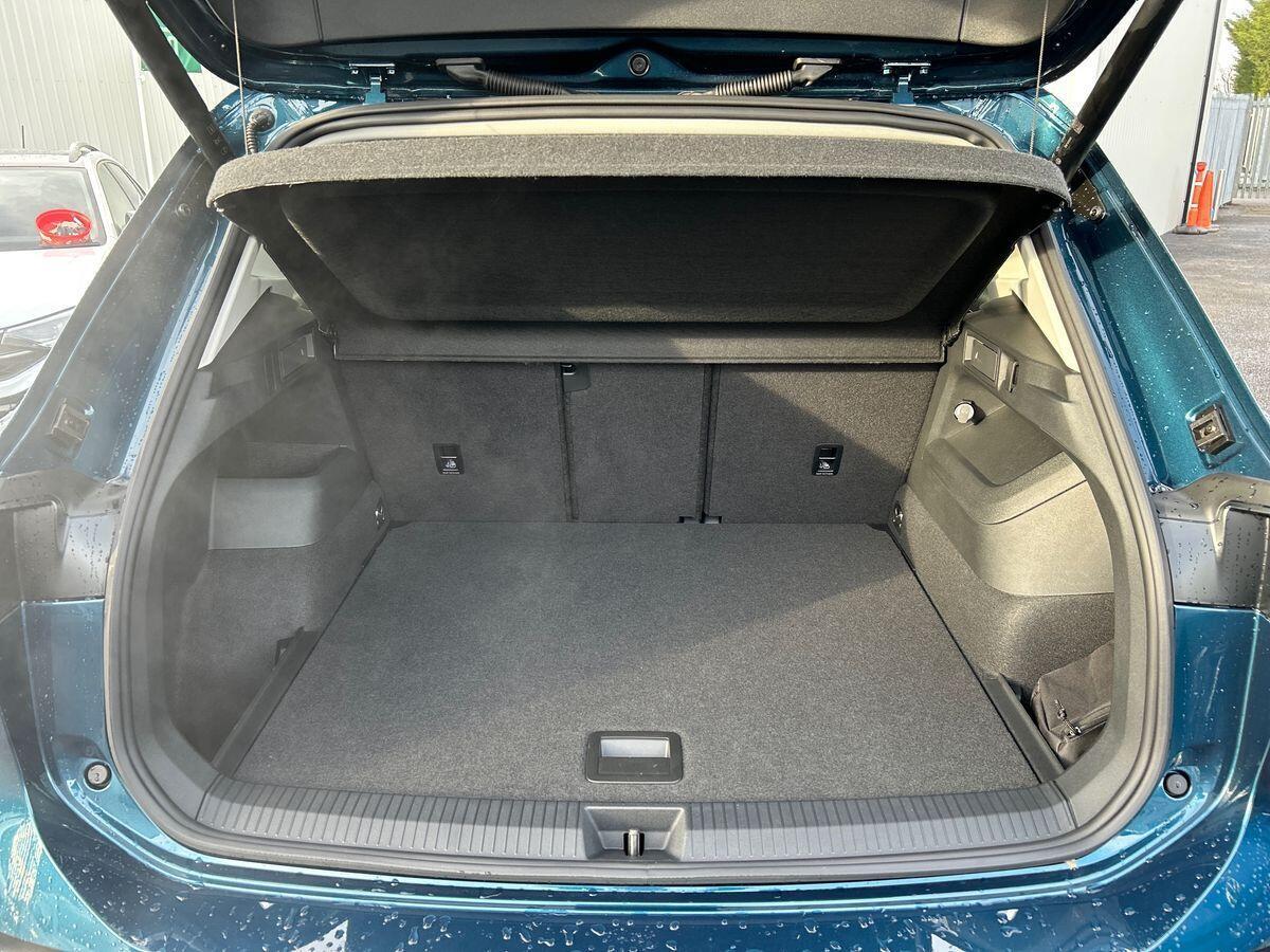 Volkswagen Tiguan Photo at-fcecd1a6c6de4501b81673f22b73381c.jpg