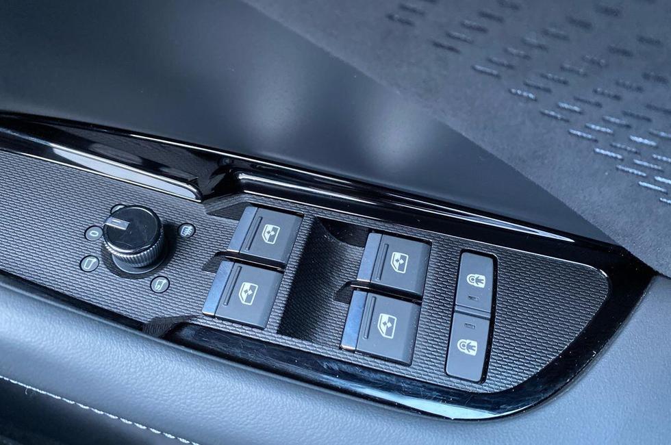 Audi Q3 Photo at-fcfc4ac25b7a47ab8178b8a52b76331f.jpg