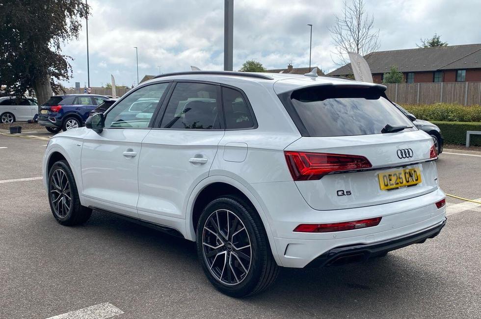 Audi Q5 Photo at-fcfff9149f114d28ab67bd8e1b9be50c.jpg