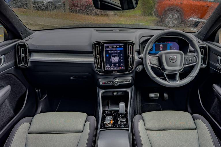 Used Volvo XC40 OE72HKK 8